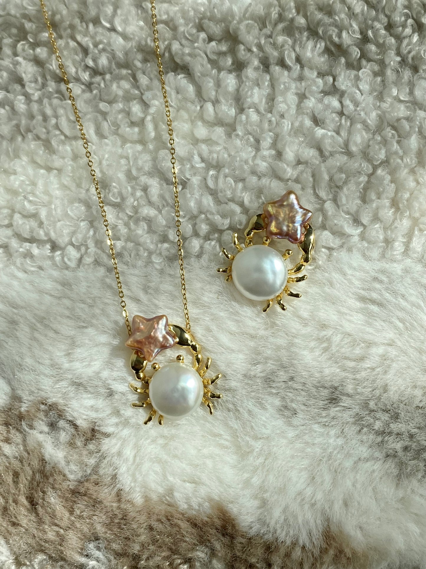 Celestial Crab Pearl Pendant – Gold Crab Baroque Pearl Necklace, Ocean Lover Gift, Cancer Zodiac Jewelry, Handmade unique star Necklace