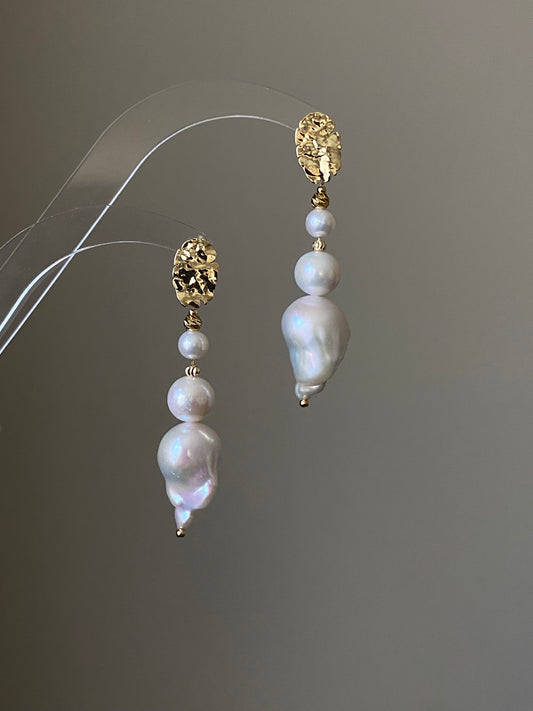 Large baroque pearl earrings/Flameball white pearl/Freshwater pearl/Dangling earrings/dangle earrings /Bridal Earrings