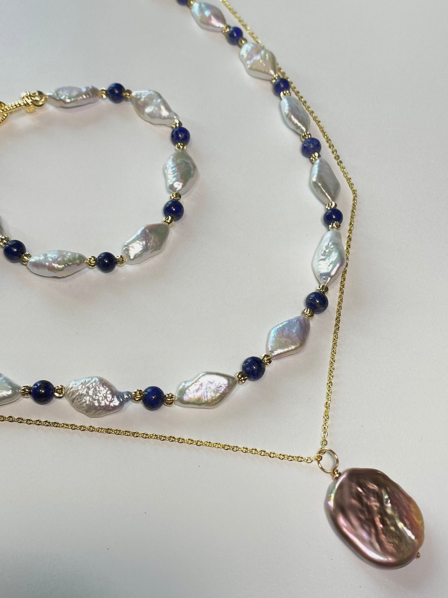 Porcelain Harmony: Unisex Gold-Set lapis lazuli & Pearl Jewelry Inspired by Ancient Art