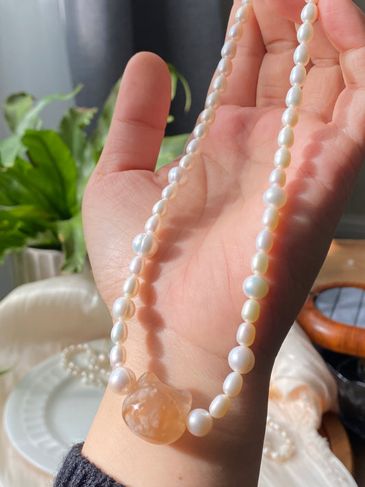 Natural handcraft flower agate kitty cat head with freshwater pearl necklace-Unique Gemstone Elegance