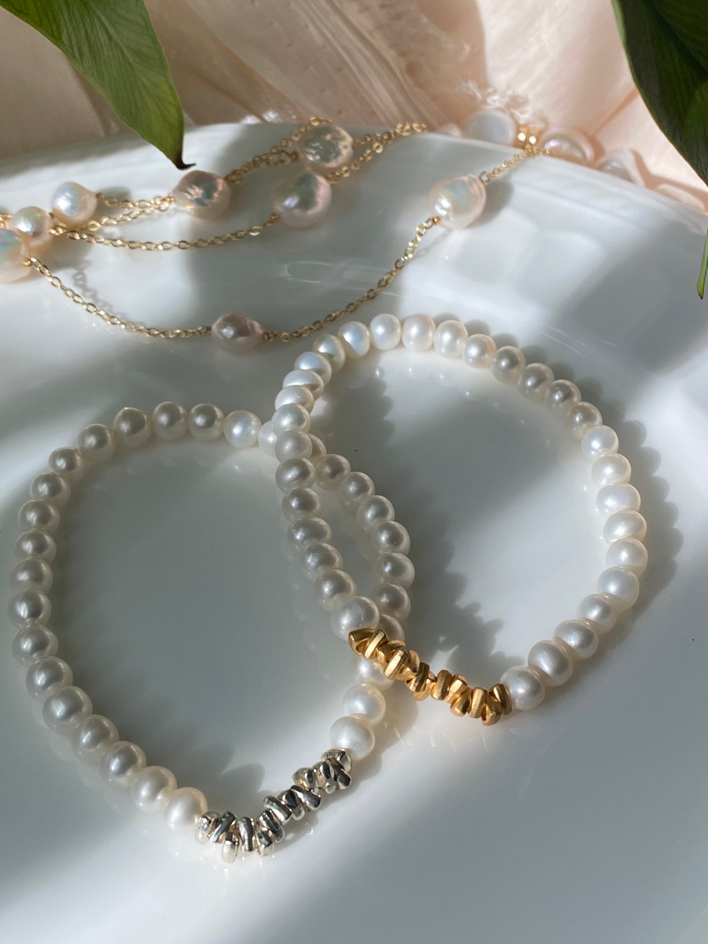 Chic Freshwater Pearl Stretch Bracelet - Timeless Elegance Accessory