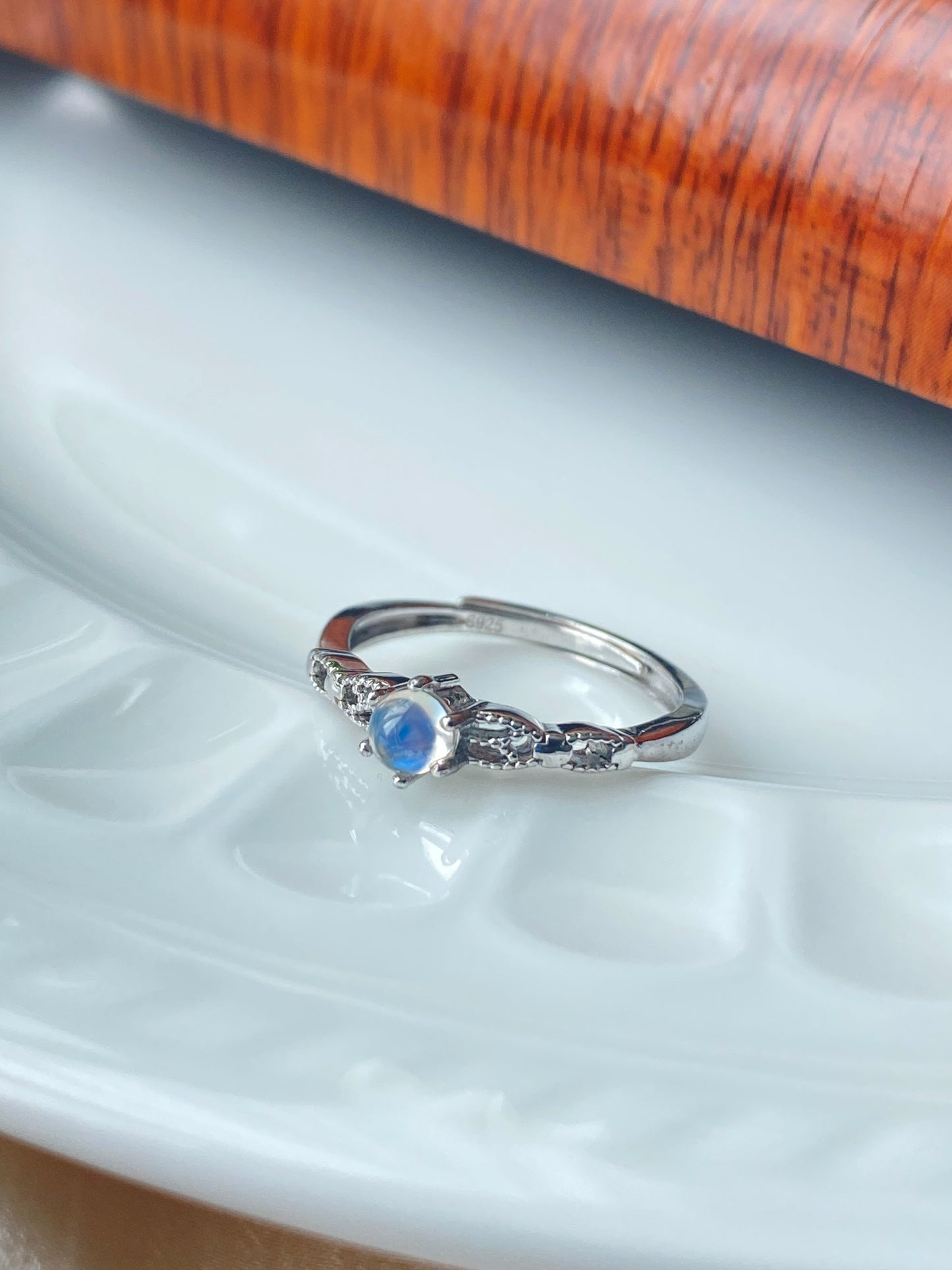 Natuarl top grade moonstone,blue flash band sterling silver ring,gift for her,anniversary ring