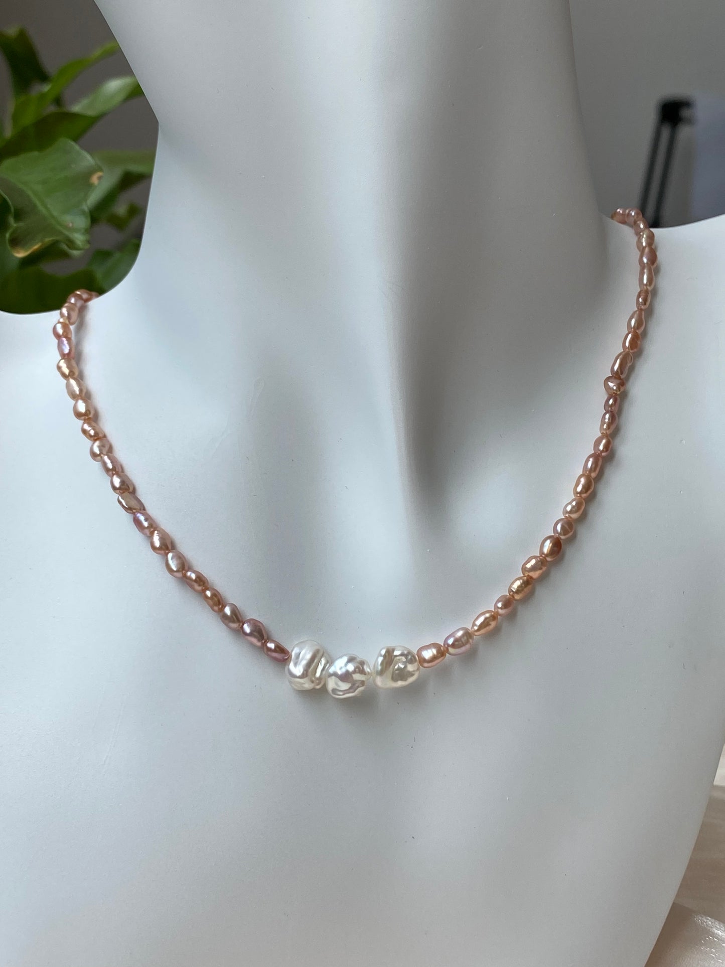 Natural Metal pink purle baroque white petal pearl necklace/Pearl choker Adjustable length necklace