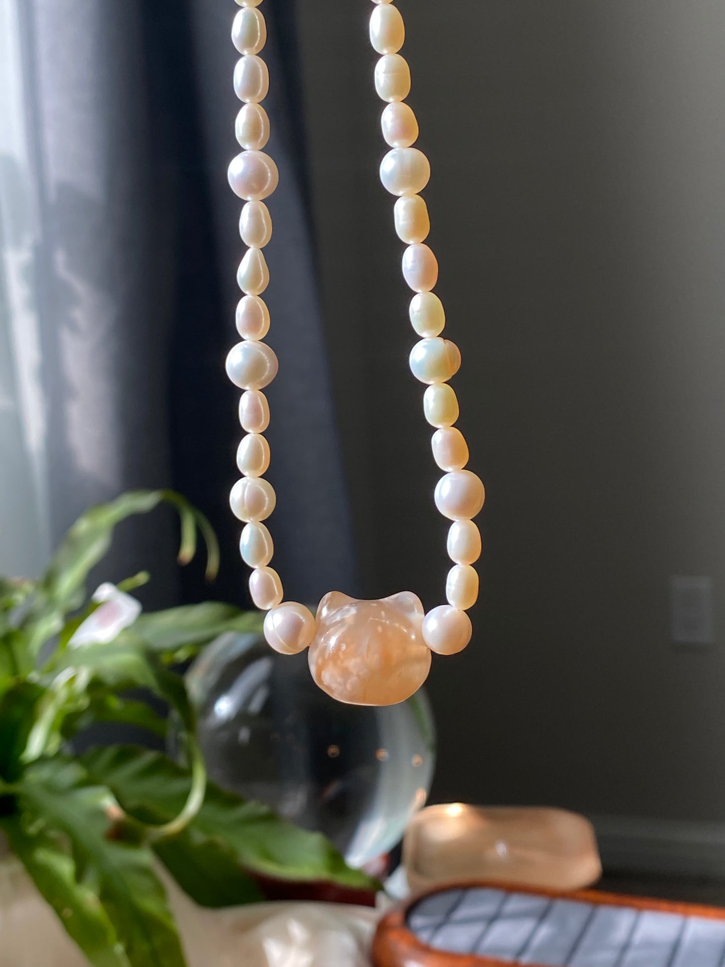 Natural handcraft flower agate kitty cat head with freshwater pearl necklace-Unique Gemstone Elegance