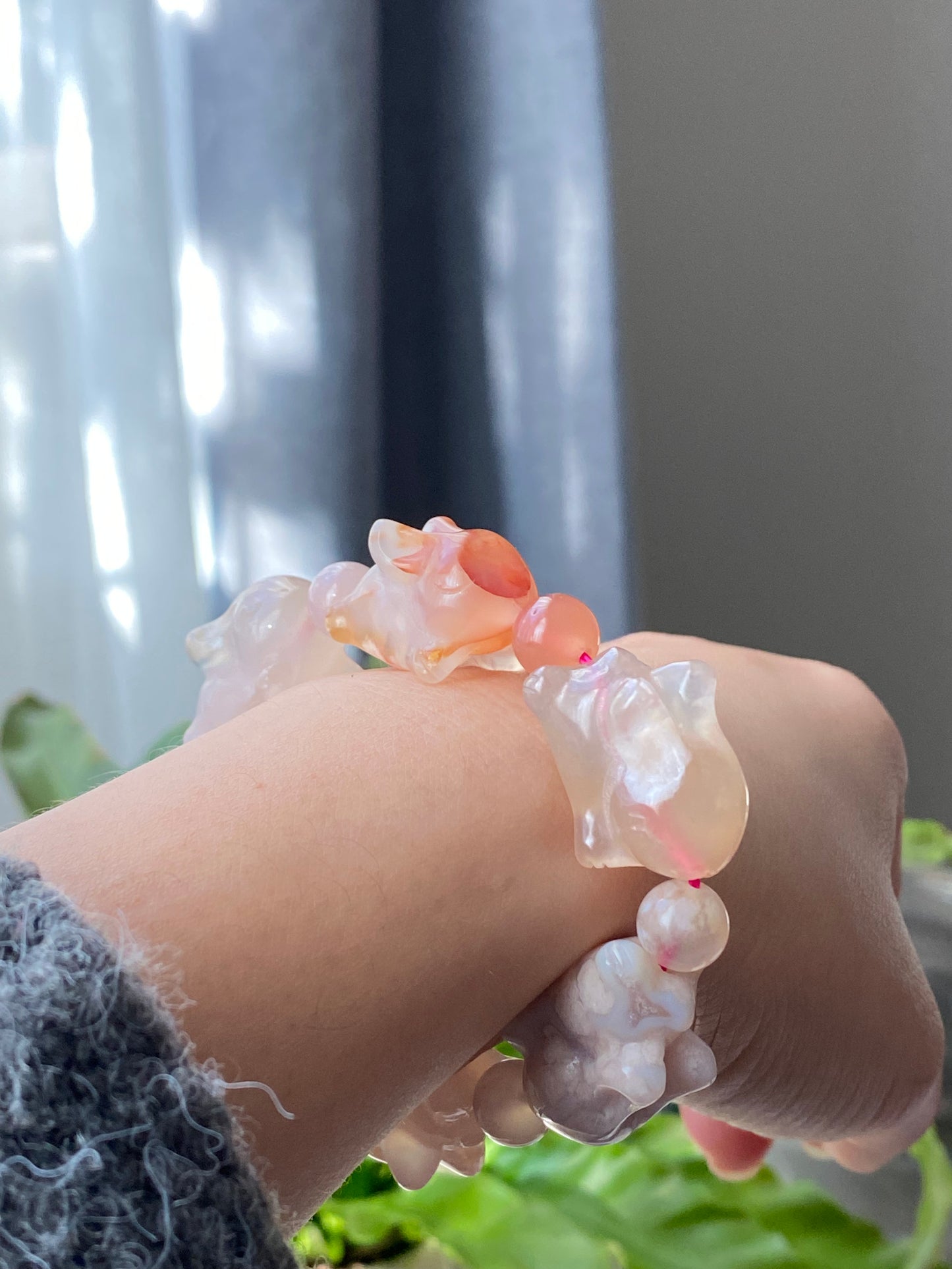 handcraft Natural flower agate-cherry blossom agate-sakura agate bunny flying rabbit bead bracelet