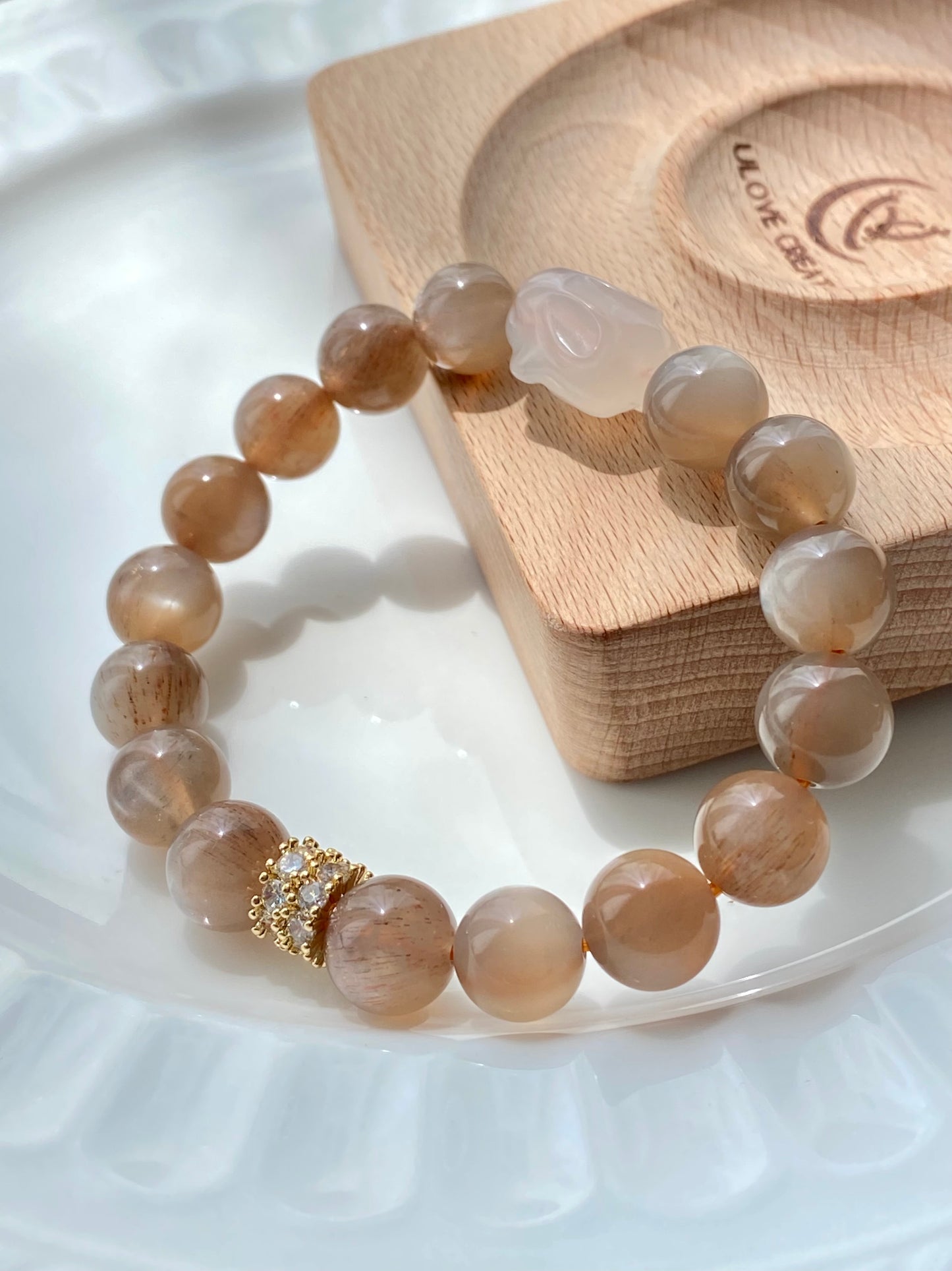 Natural Golden Rutilated Quartz and Handcraft Agate Rabbit Bunny Bracelet | Elegant Design | Balancing and Protective Bracelet