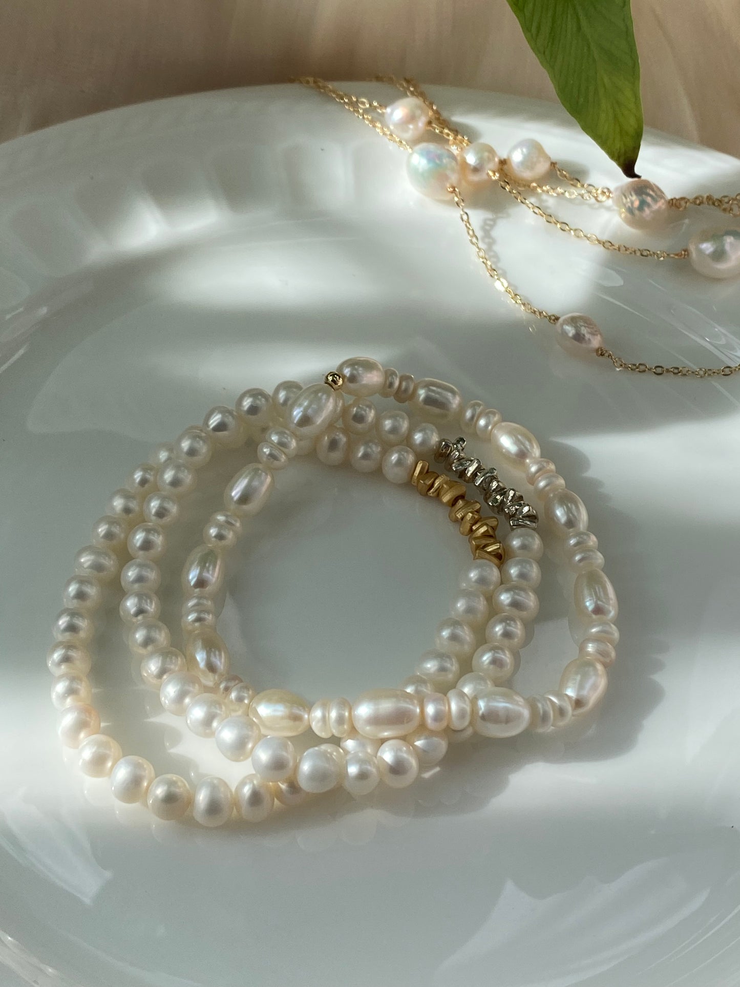 Chic Freshwater Pearl Stretch Bracelet - Timeless Elegance Accessory