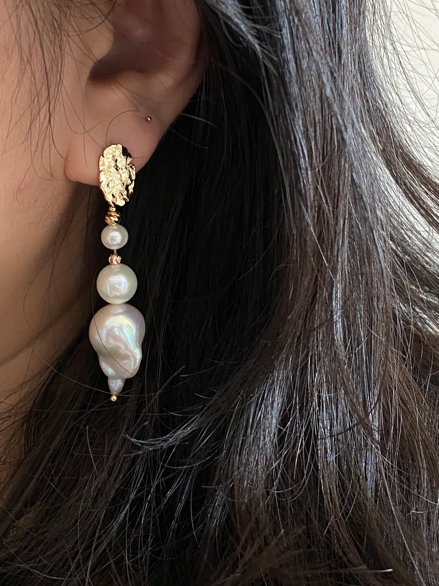 Large baroque pearl earrings/Flameball white pearl/Freshwater pearl/Dangling earrings/dangle earrings /Bridal Earrings