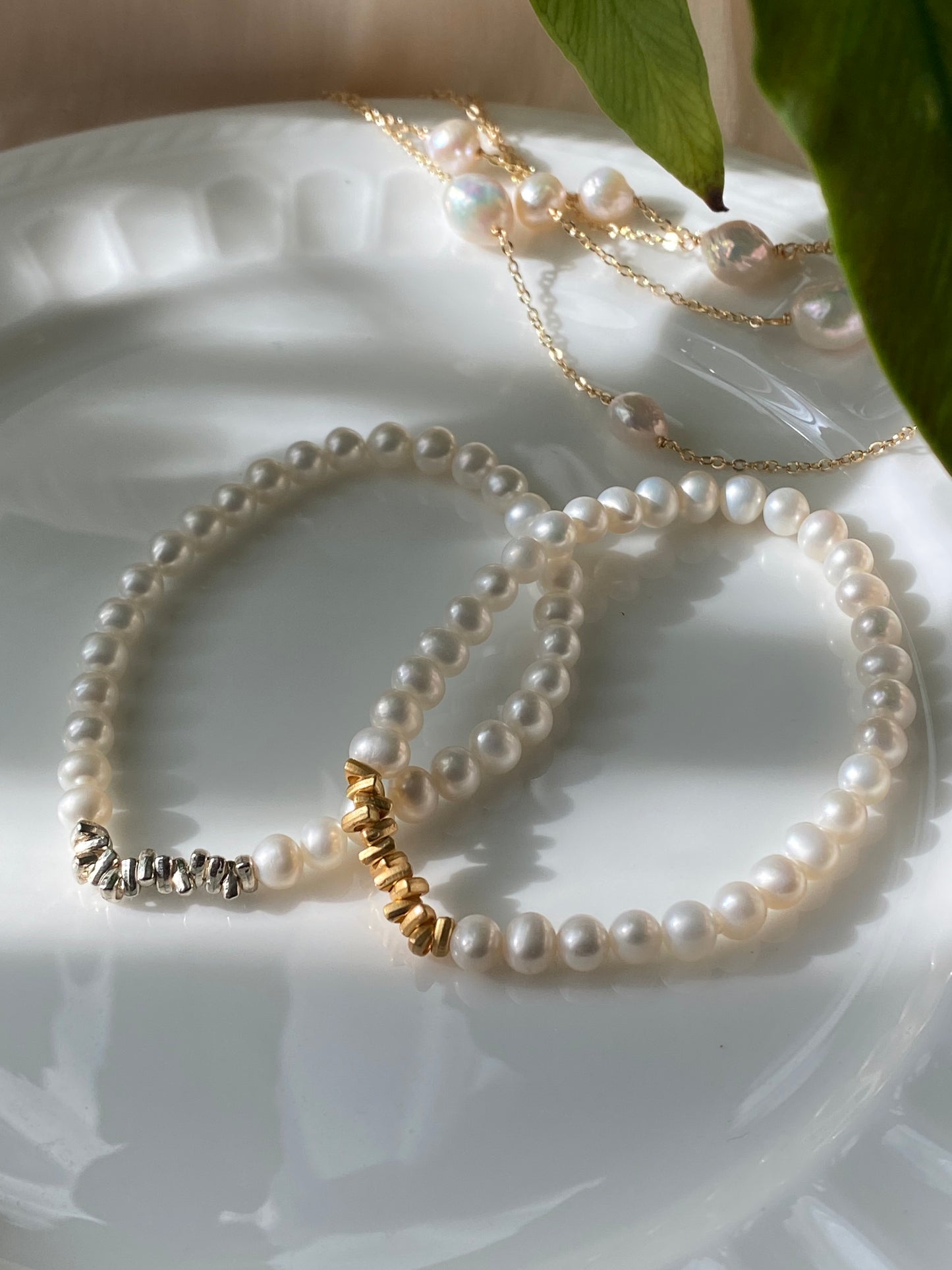 Chic Freshwater Pearl Stretch Bracelet - Timeless Elegance Accessory