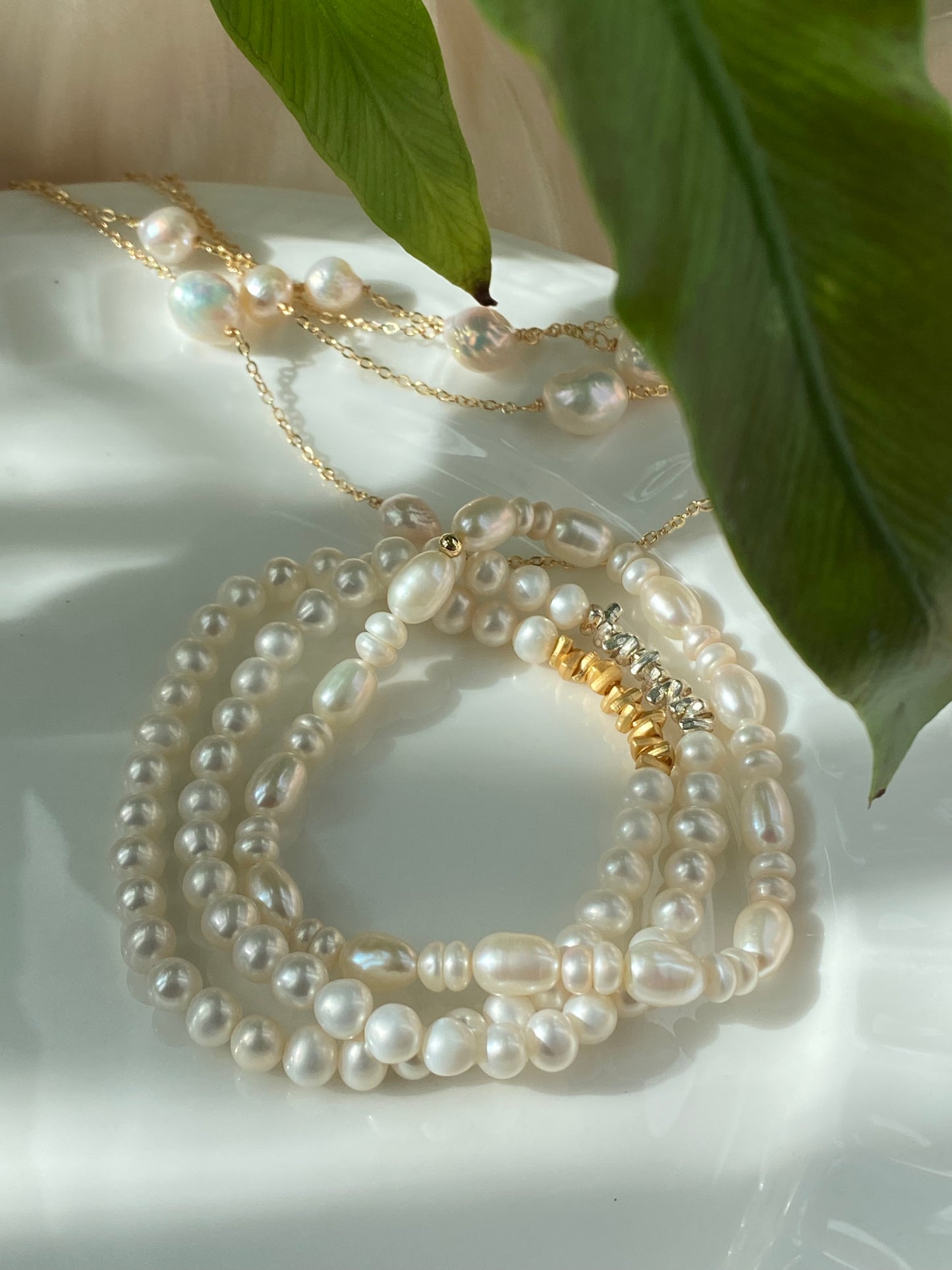 Chic Freshwater Pearl Stretch Bracelet - Timeless Elegance Accessory