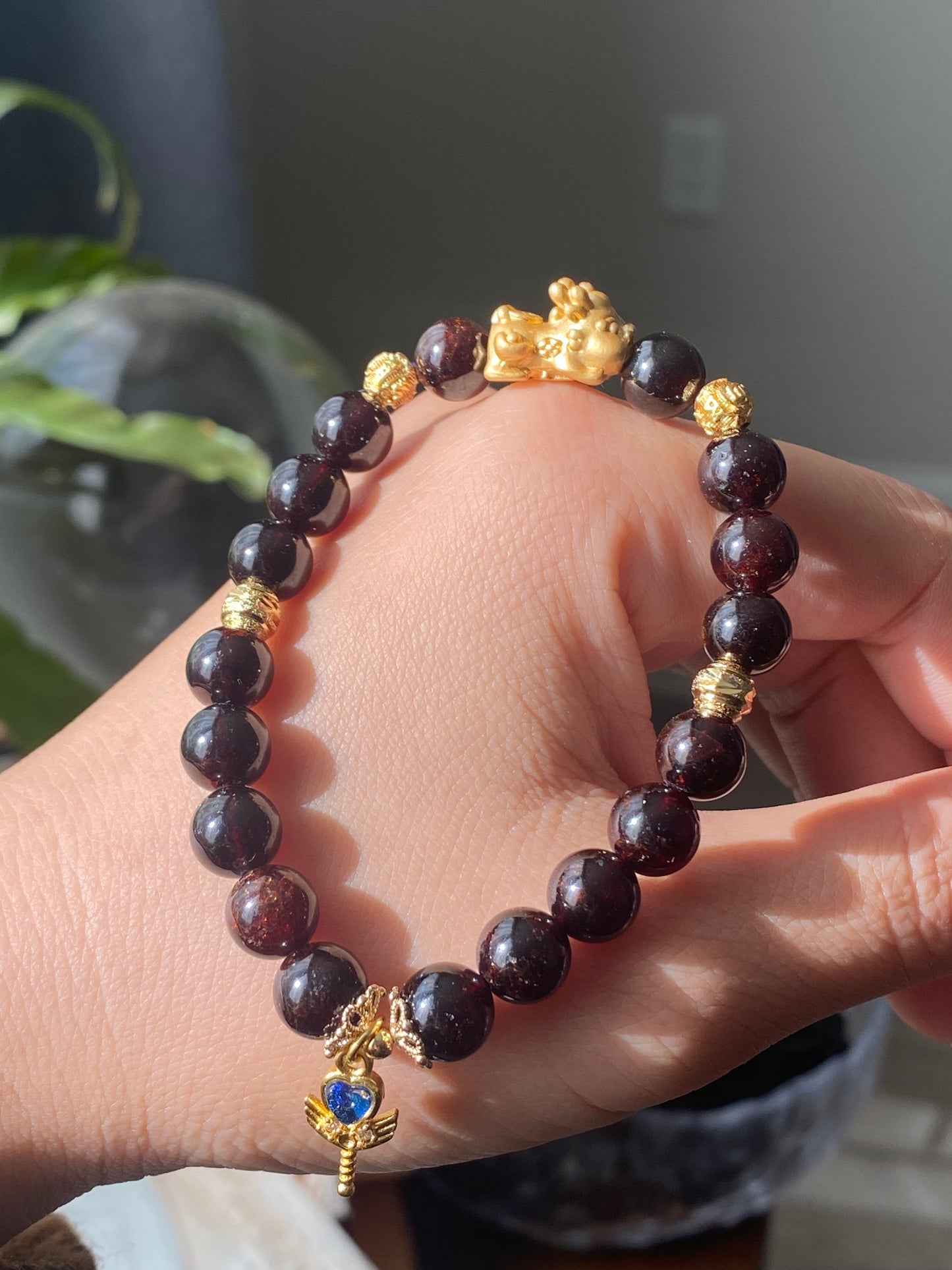 Natural garnet smooth round bead with pixiu design bracelet-bring success and money