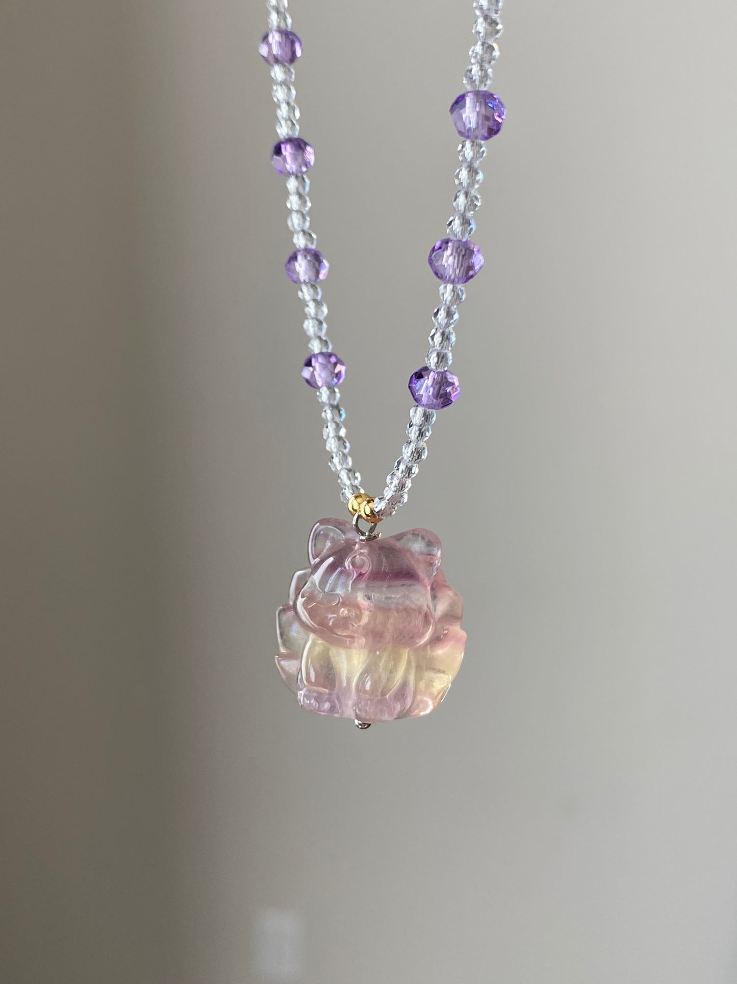 Fluorite Nine-Tailed Fox Carving Necklace | Fluorite Crystal Healing Pendant |九尾狐 |きゅうびのきつね Emotional Balance and Stress Relief