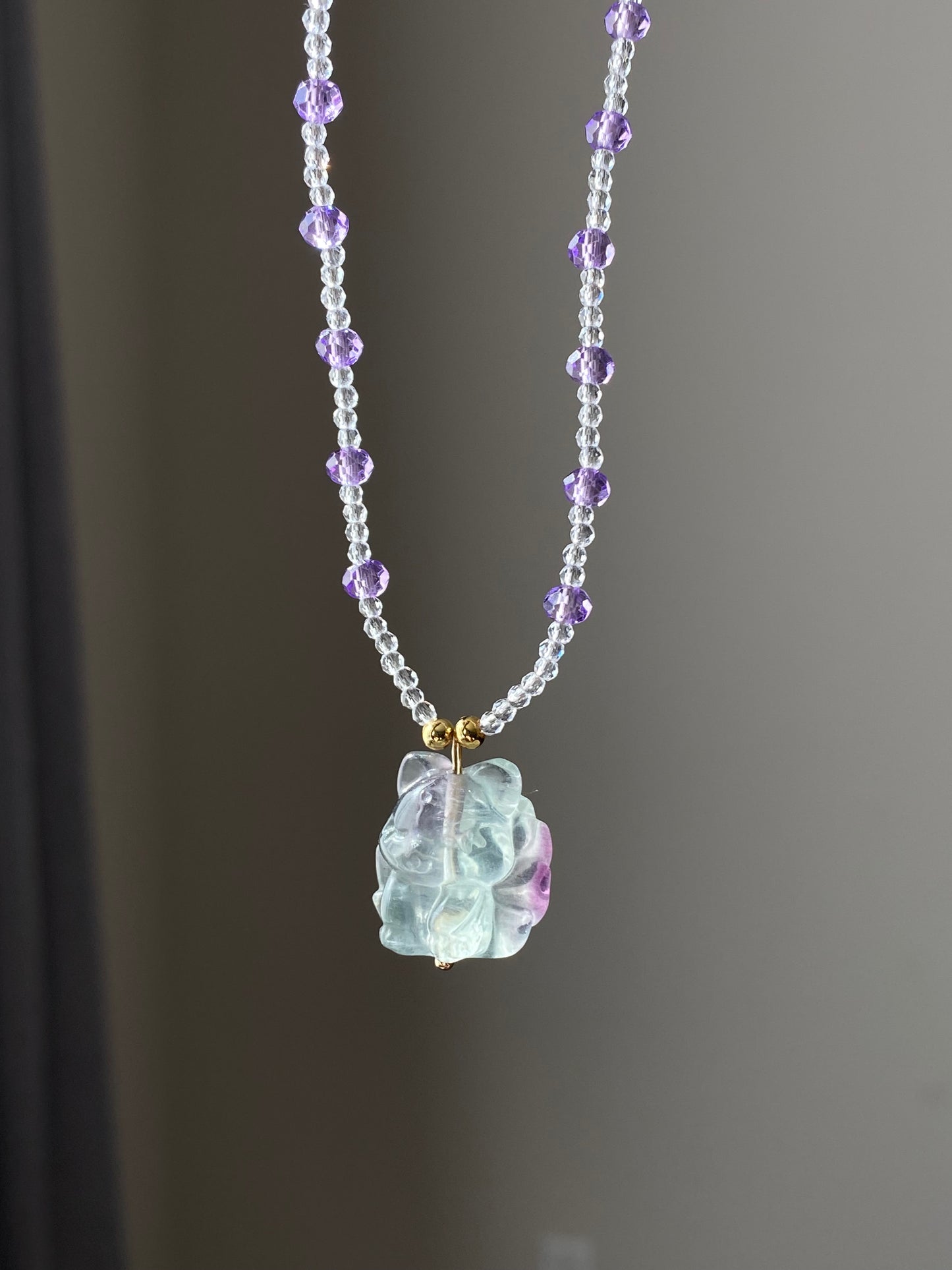 Fluorite Nine-Tailed Fox Carving Necklace | Fluorite Crystal Healing Pendant |九尾狐 |きゅうびのきつね Emotional Balance and Stress Relief