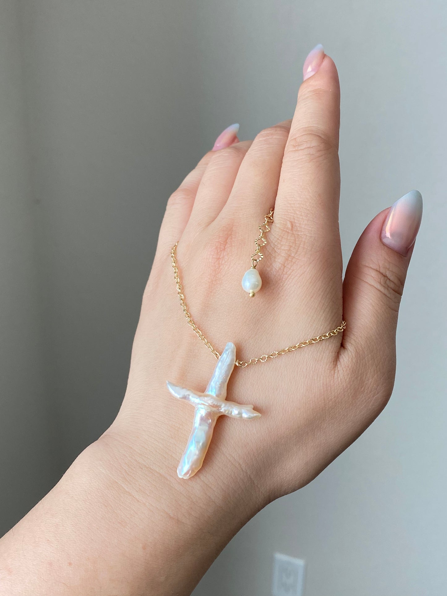 Freshwater Baroque Pear Necklace l Dainty Cross Necklace l Minimalist Necklace l Religious Pendant Necklace  l Symbolizing Faith and Hope