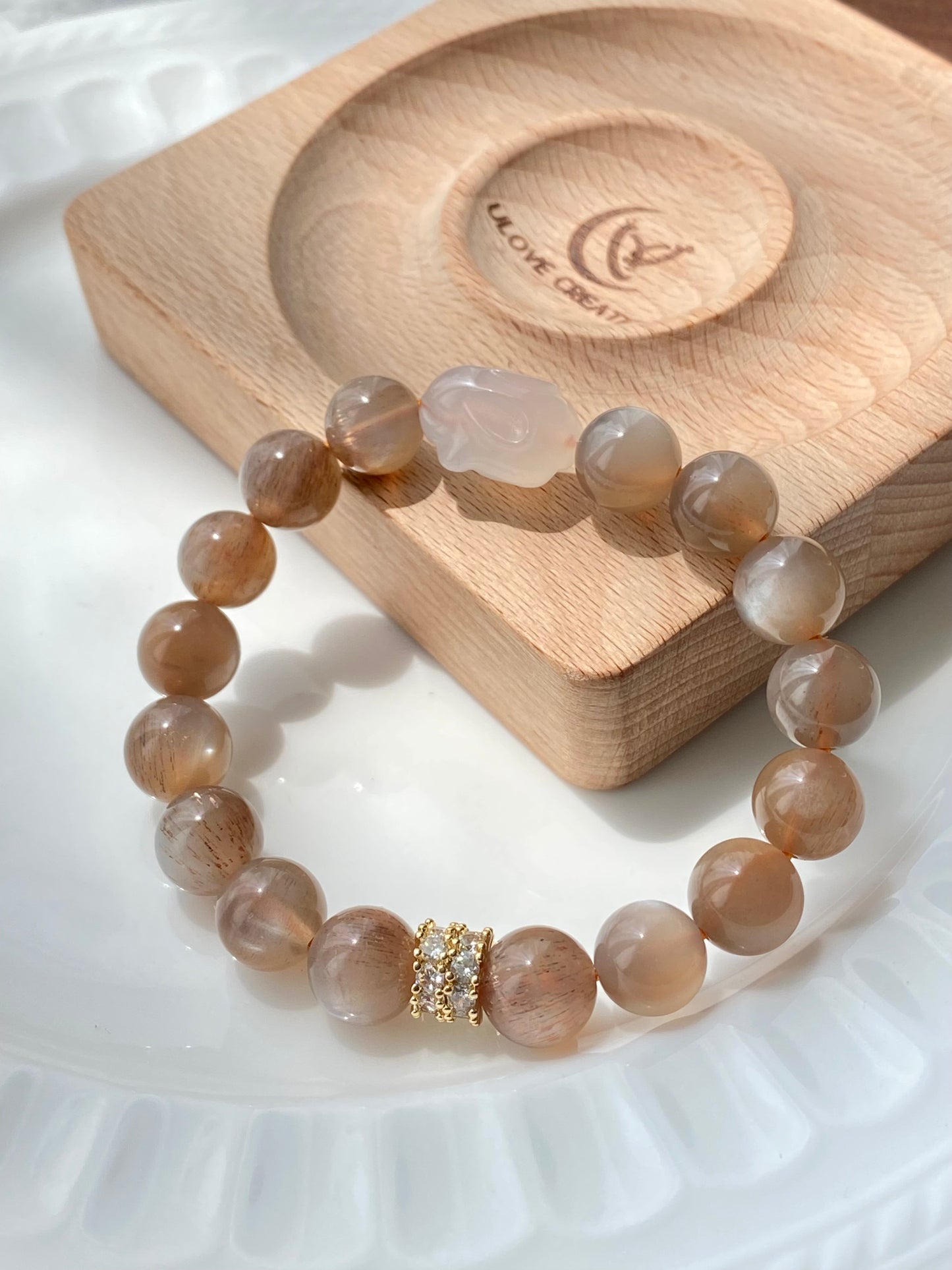 Natural Golden Rutilated Quartz and Handcraft Agate Rabbit Bunny Bracelet | Elegant Design | Balancing and Protective Bracelet