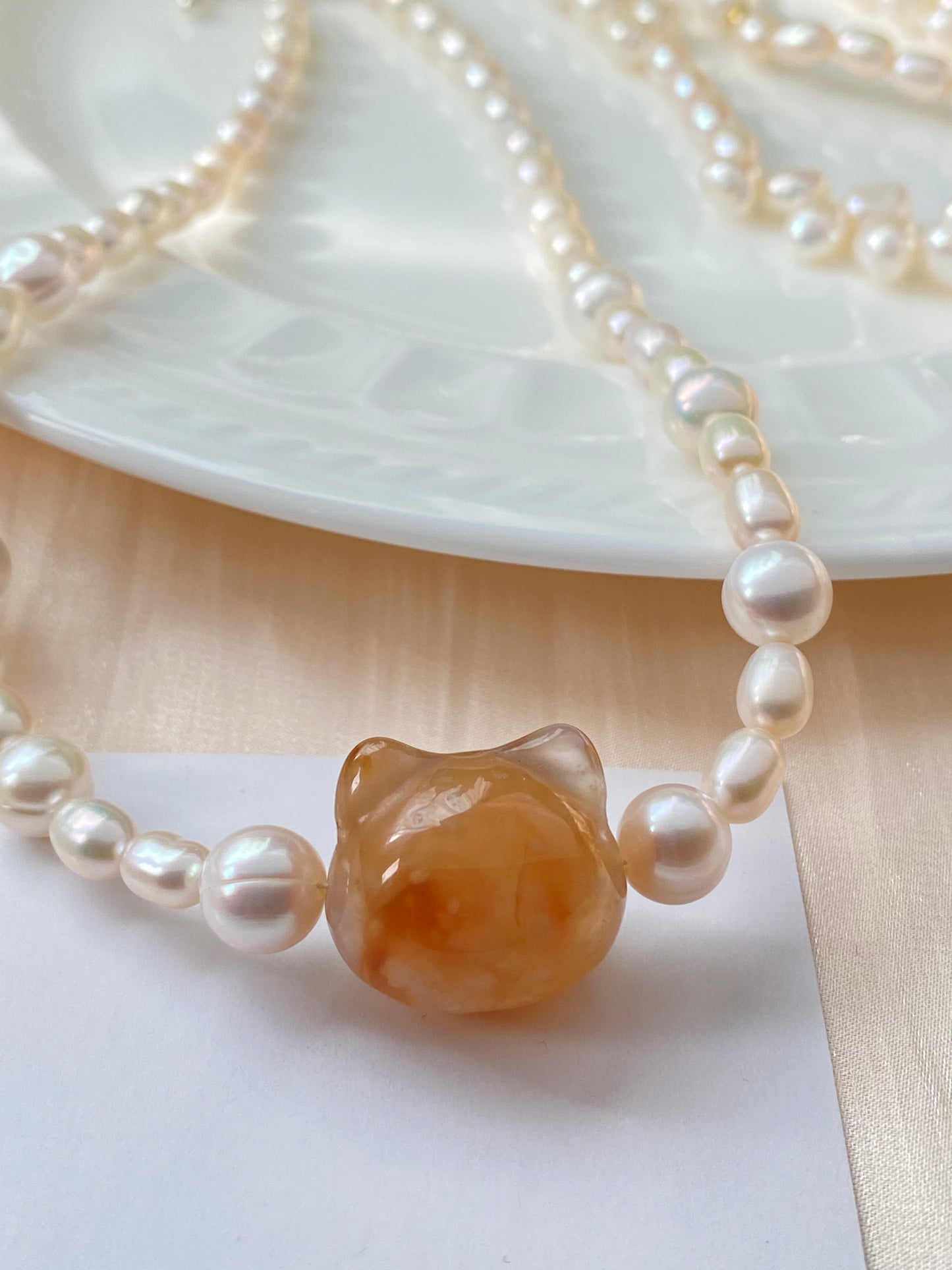 Natural handcraft flower agate kitty cat head with freshwater pearl necklace-Unique Gemstone Elegance