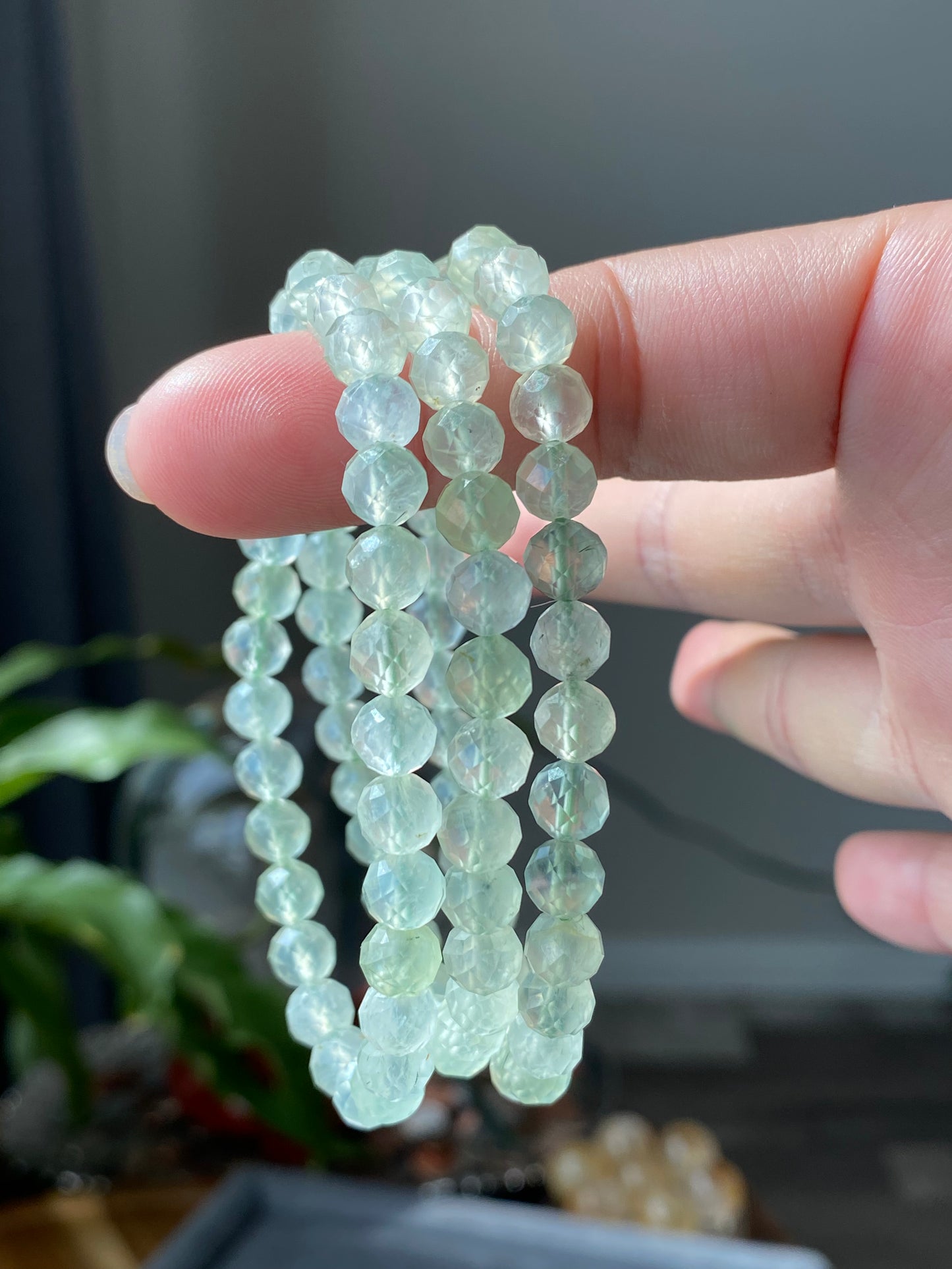 Natural nice clear faceted cut Prehnite shinning bead bracelet,gemstone bracelet (grape stone）