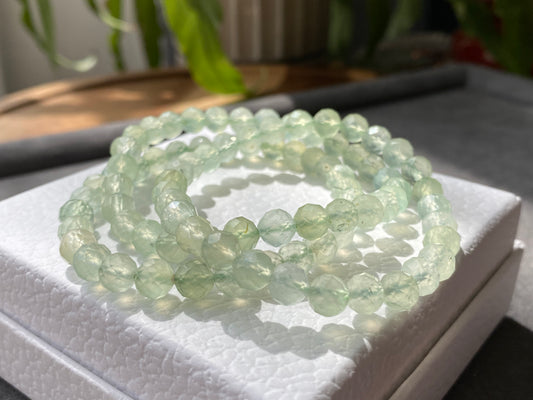 Natural nice clear faceted cut Prehnite shinning bead bracelet,gemstone bracelet (grape stone）