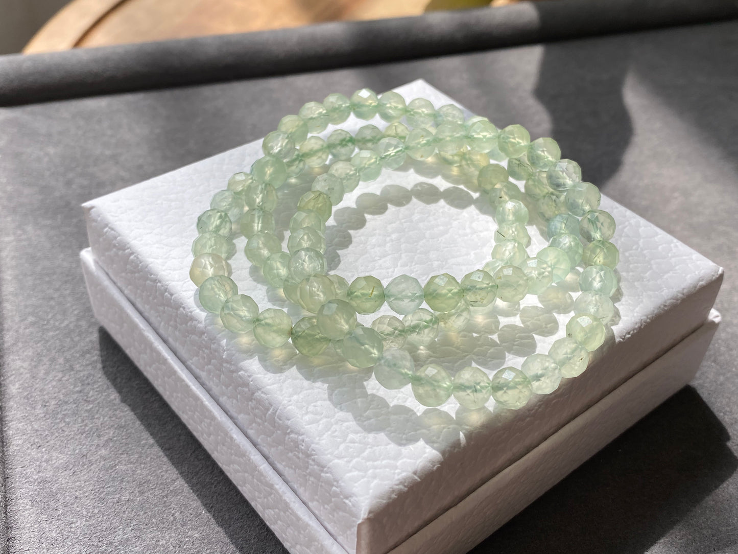 Natural nice clear faceted cut Prehnite shinning bead bracelet,gemstone bracelet (grape stone）