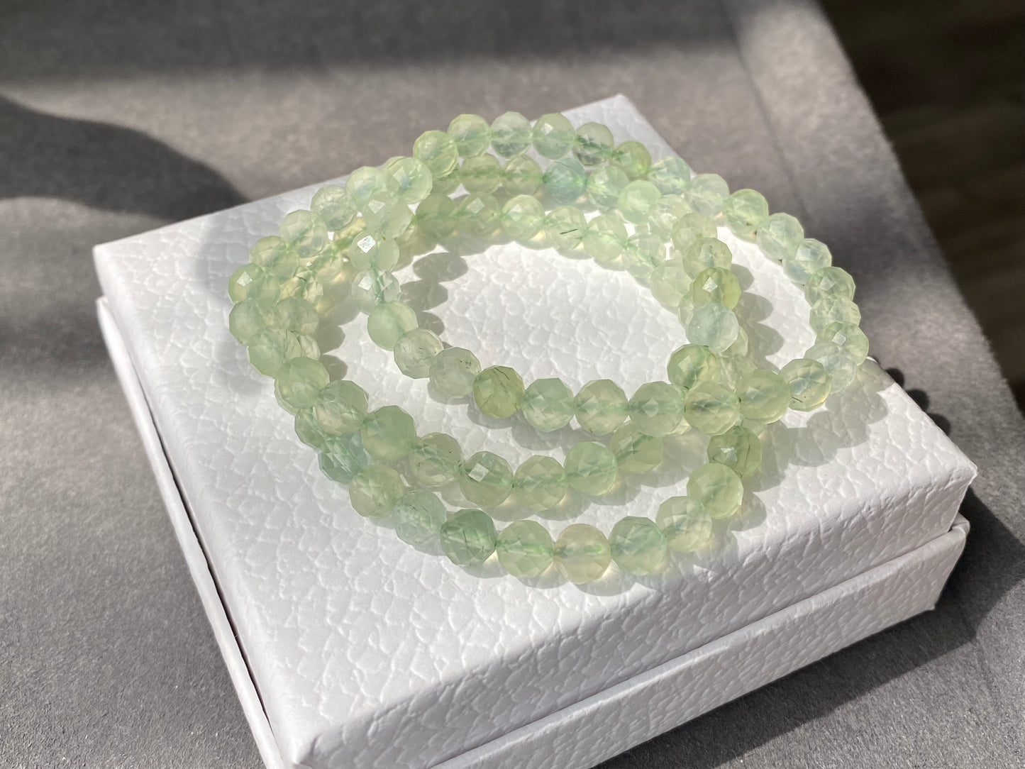 Natural nice clear faceted cut Prehnite shinning bead bracelet,gemstone bracelet (grape stone）