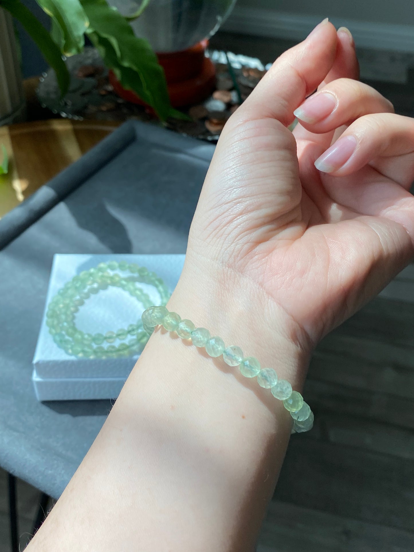 Natural nice clear faceted cut Prehnite shinning bead bracelet,gemstone bracelet (grape stone）