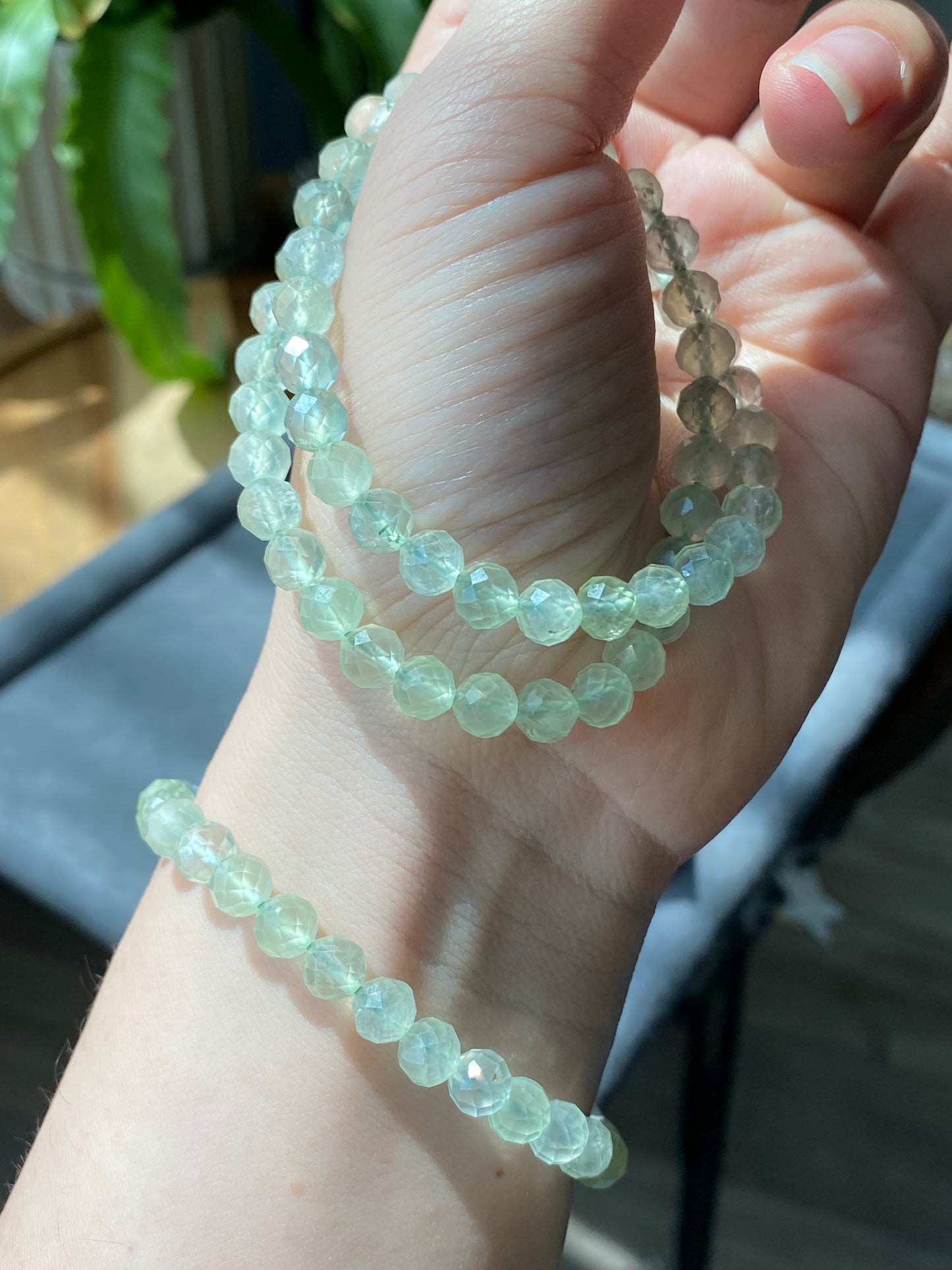 Natural nice clear faceted cut Prehnite shinning bead bracelet,gemstone bracelet (grape stone）