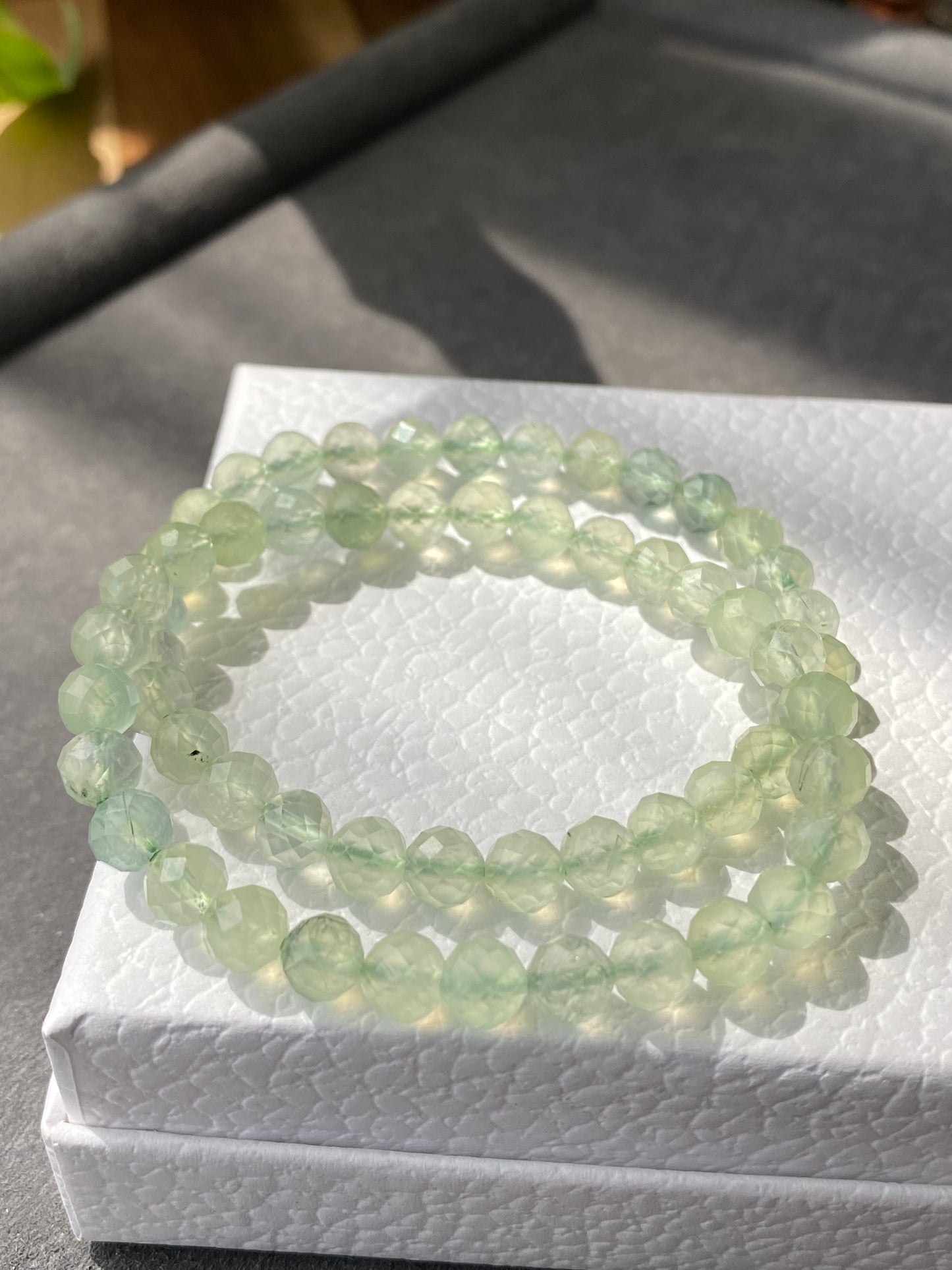 Natural nice clear faceted cut Prehnite shinning bead bracelet,gemstone bracelet (grape stone）