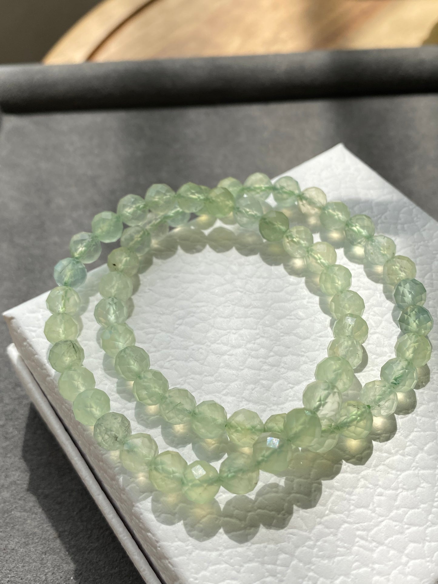 Natural nice clear faceted cut Prehnite shinning bead bracelet,gemstone bracelet (grape stone）