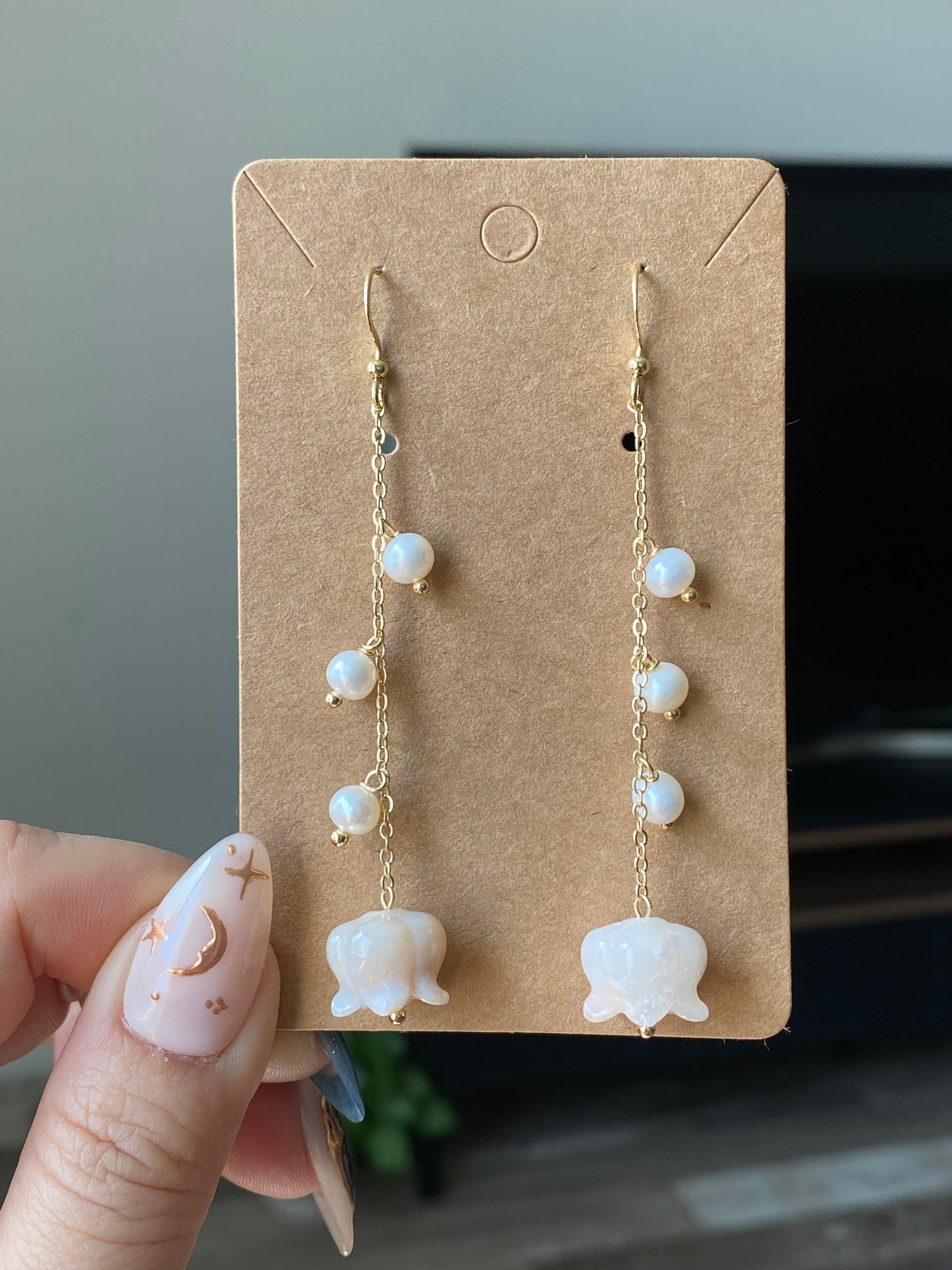 Natural Hand Carved Lily of the valley,bell Orchids,flower agate dangle drop earring,Wedding Earrings, Bridesmaid Gift,gift for her