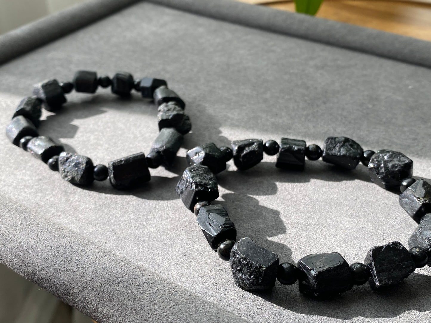 Natural Raw Protection Black Tourmaline Crystals,Meditation Stones,Yoga Crystals Raw Healing Stones Bead Bracelet