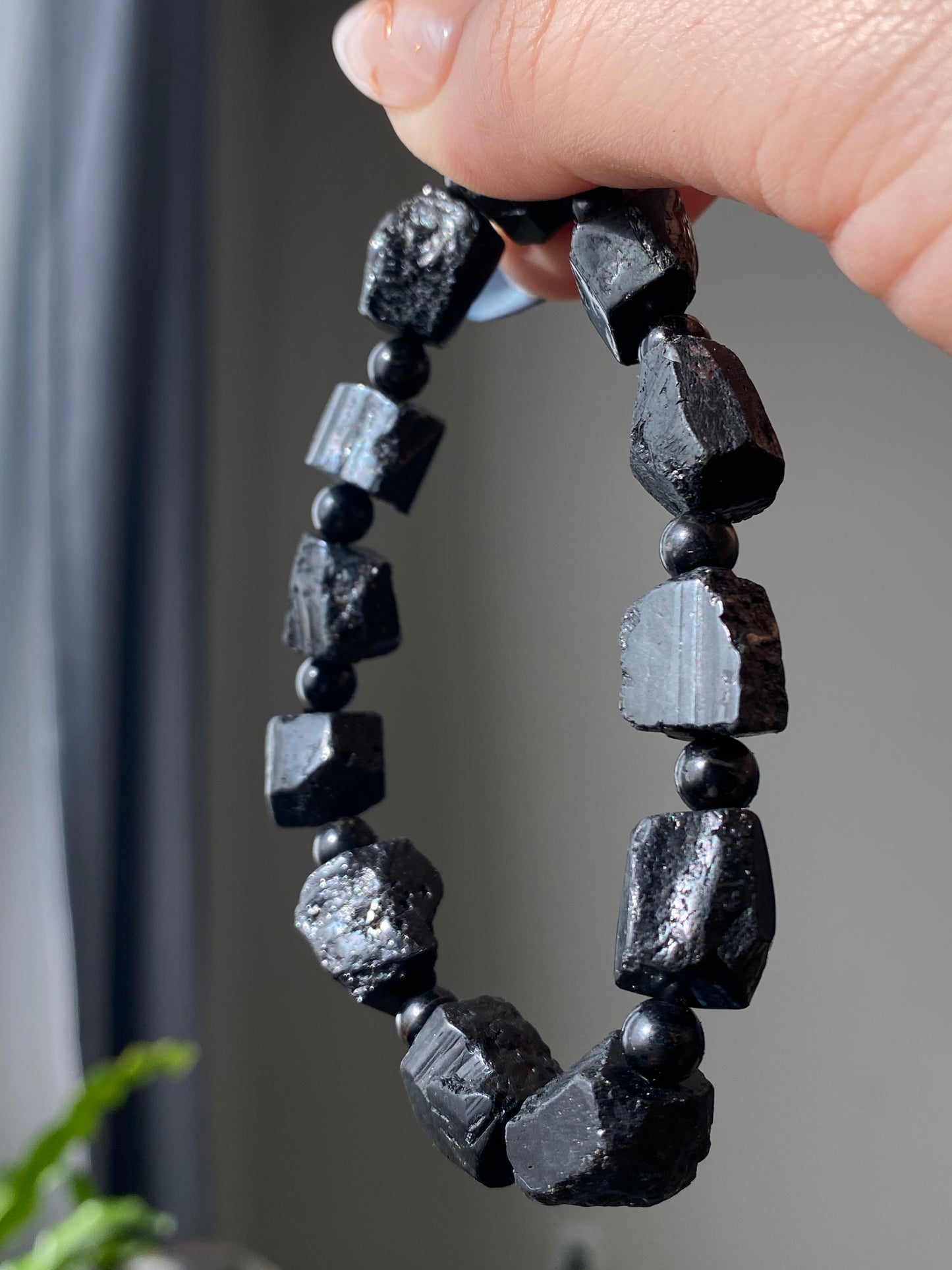 Natural Raw Protection Black Tourmaline Crystals,Meditation Stones,Yoga Crystals Raw Healing Stones Bead Bracelet