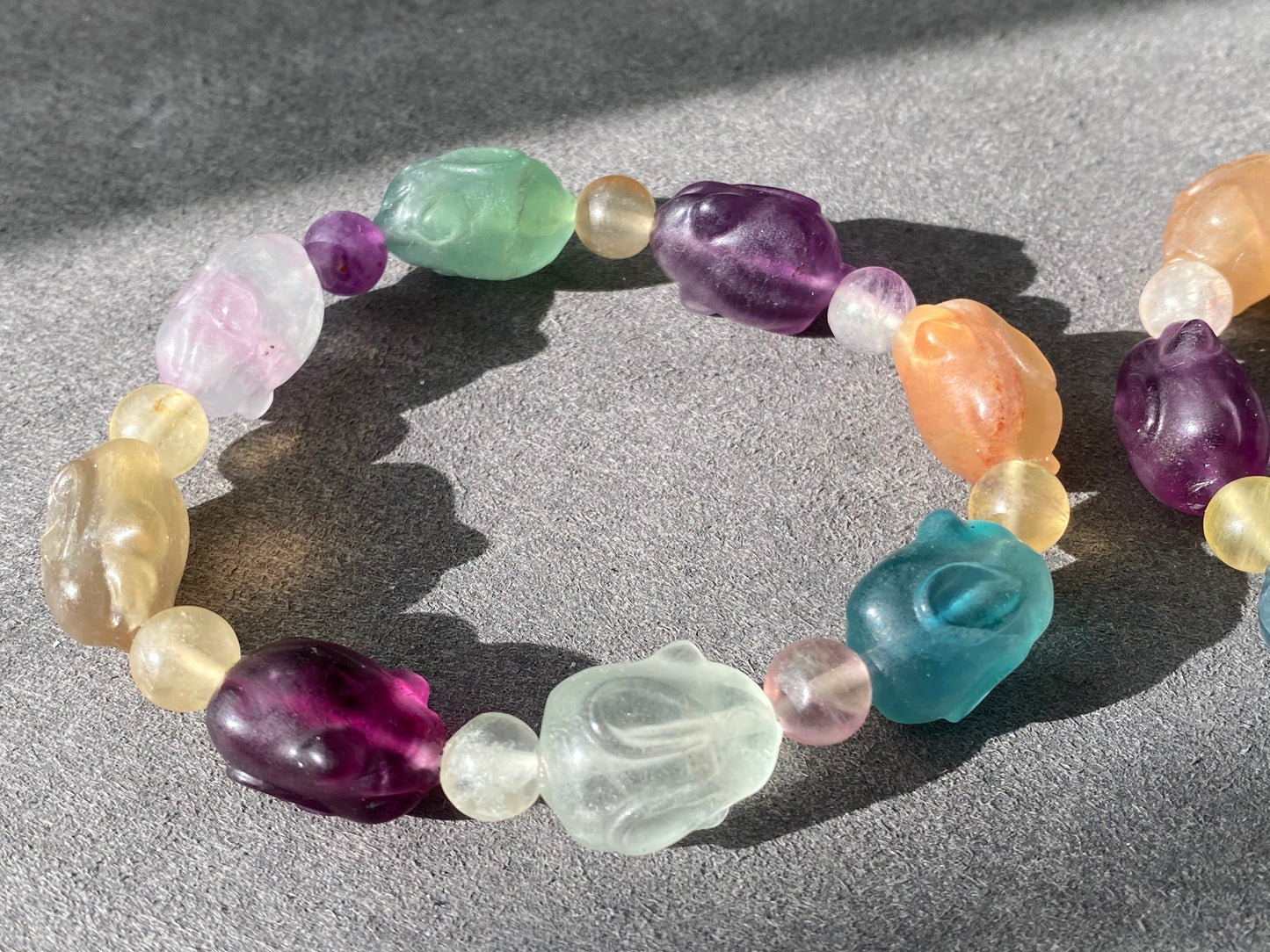 Natural Unicorn FLuorite Hand Carved Bunny  Rabbit,hello kitty,lion head Beaded Bracelet, gift for her,Valentine's  Gift，Friendship Bracelet