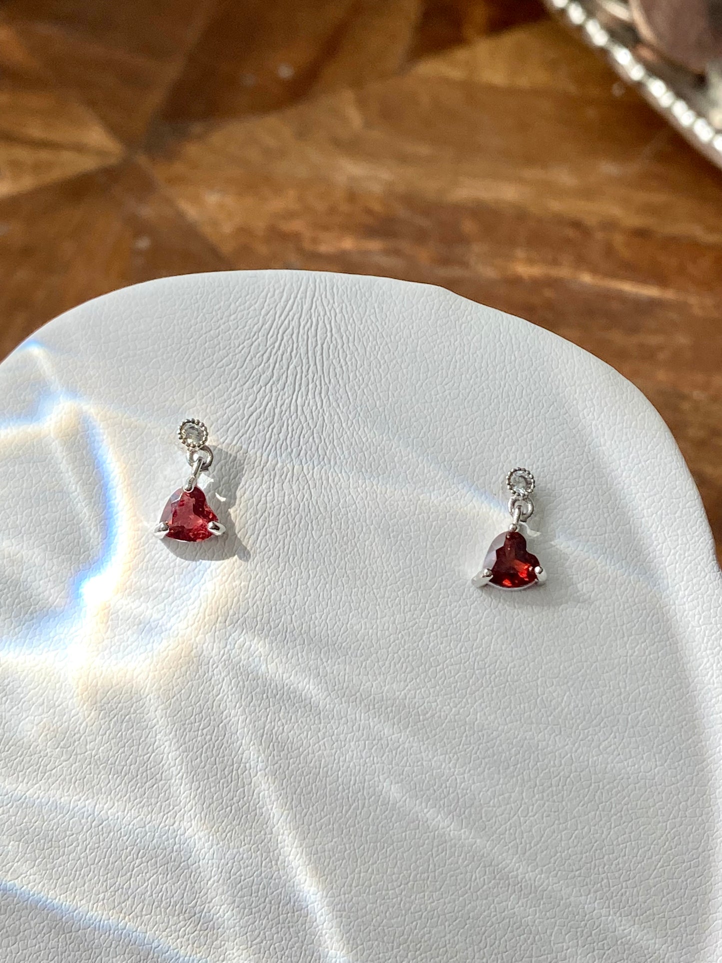 you are the love one heart shape garnet dangle drop earring