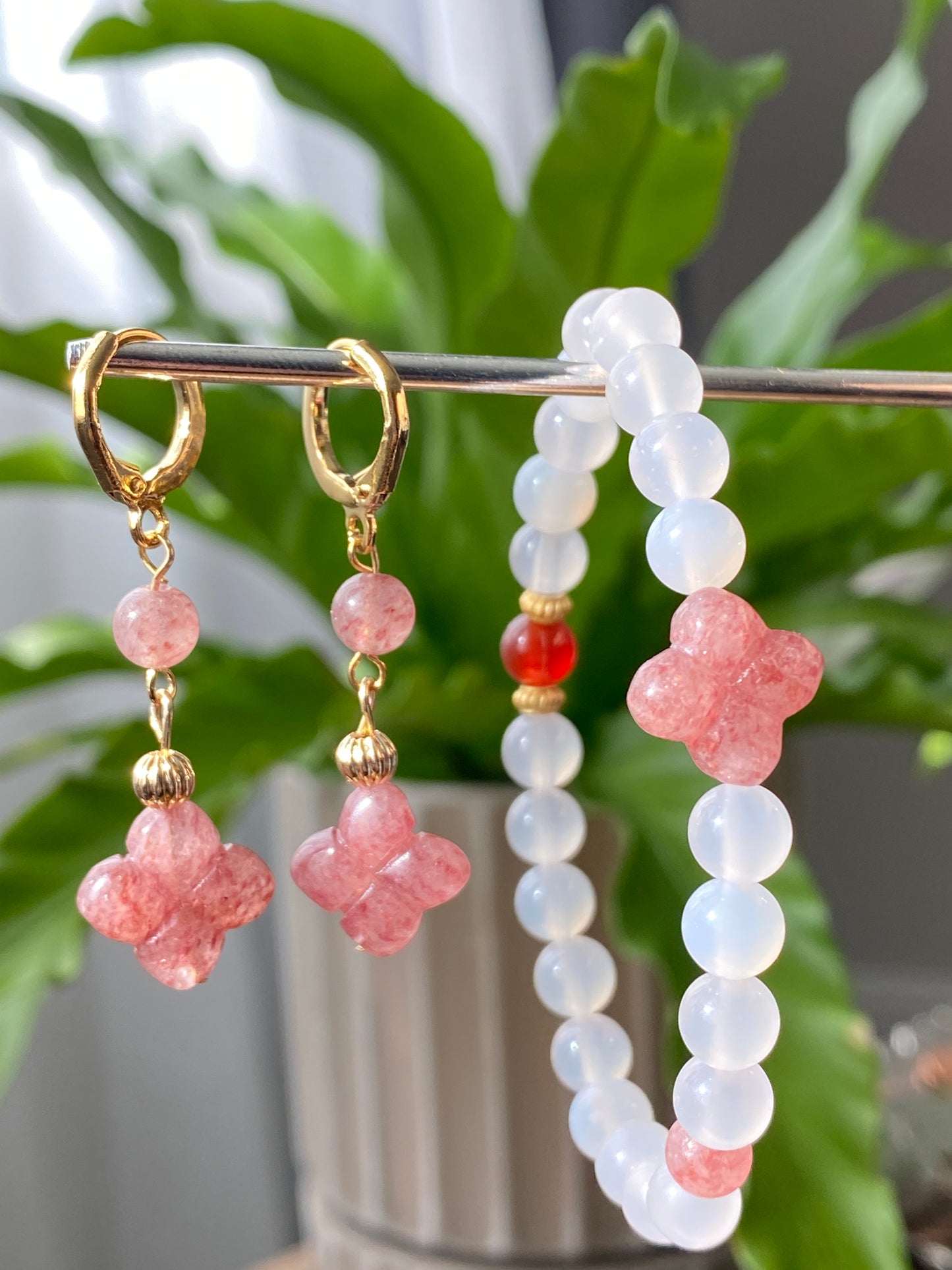 Natural four leaf clover Strawberry Quartz and Nanhong white agate Hanfu bracelet earring set