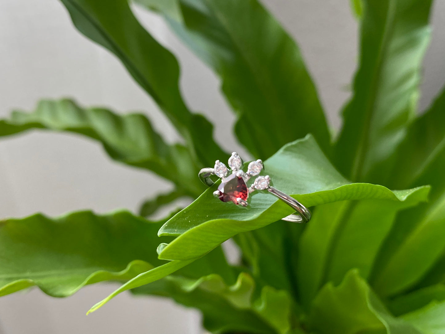 High grade Ruby Red Natural Garnet Heart shape zircon shinning cuty cat paw Ring everyday Ring