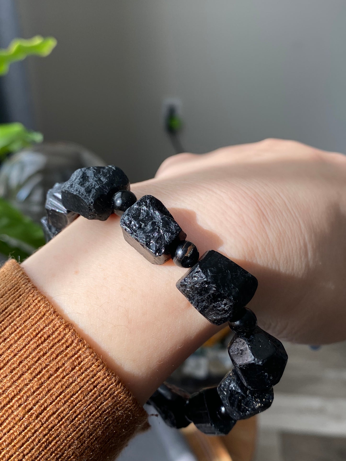 Natural Raw Protection Black Tourmaline Crystals,Meditation Stones,Yoga Crystals Raw Healing Stones Bead Bracelet