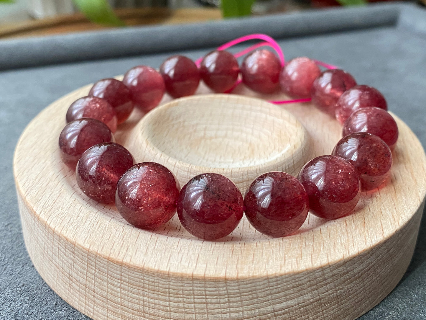 AAAA Natrual Pigeon's Blood strawberry quartz with full shinning seeds round bead bracelet,handmade bracelet 10MM