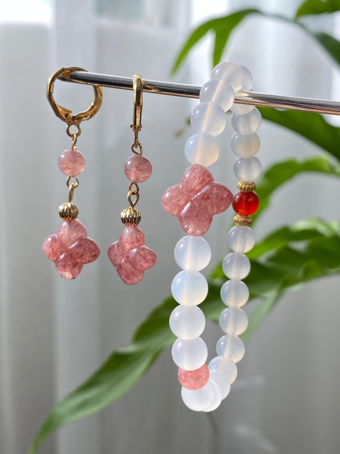 Natural four leaf clover Strawberry Quartz and Nanhong white agate Hanfu bracelet earring set