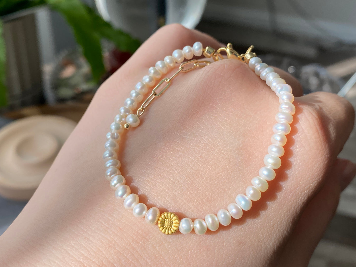 Natural Freshwater Pearls super shinning with cuty daisy Dainty  bracelet，handmade bracelet,Bridesmaid Gifts