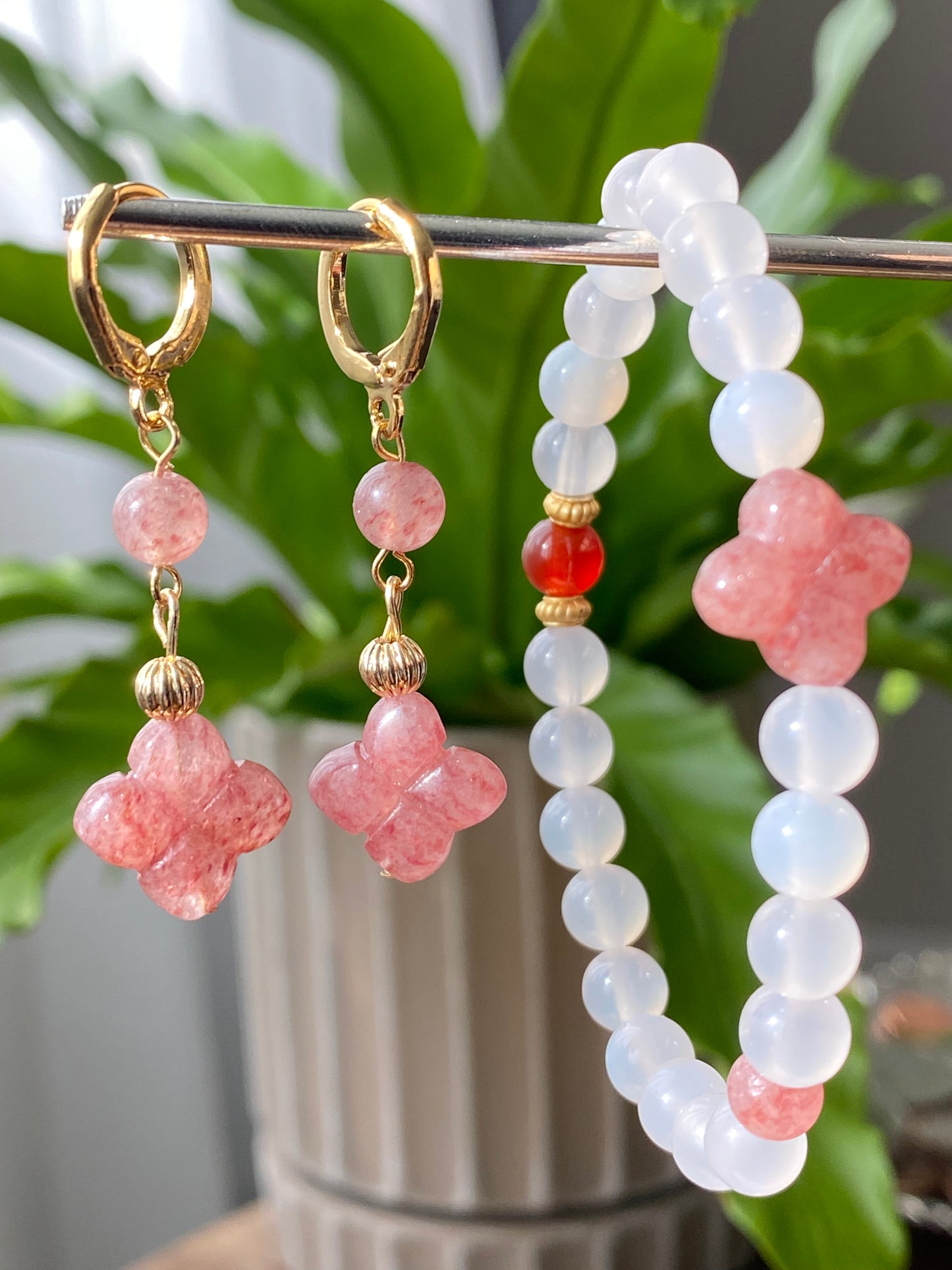 Natural four leaf clover Strawberry Quartz and Nanhong white agate Hanfu bracelet earring set