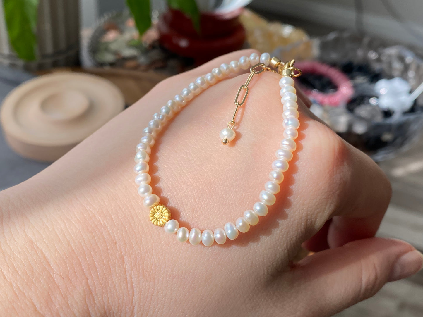 Natural Freshwater Pearls super shinning with cuty daisy Dainty  bracelet，handmade bracelet,Bridesmaid Gifts