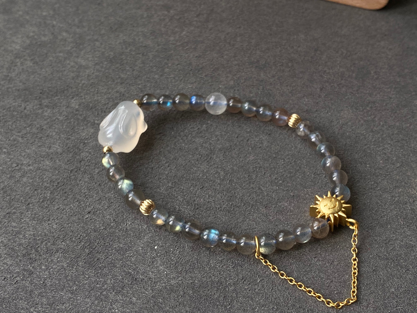 Natural High grade Rainbow Fire Labradorite with hand carved agate bunny ,rabbit Bead Bracelet,gift for her,Bridesmaid Gifts