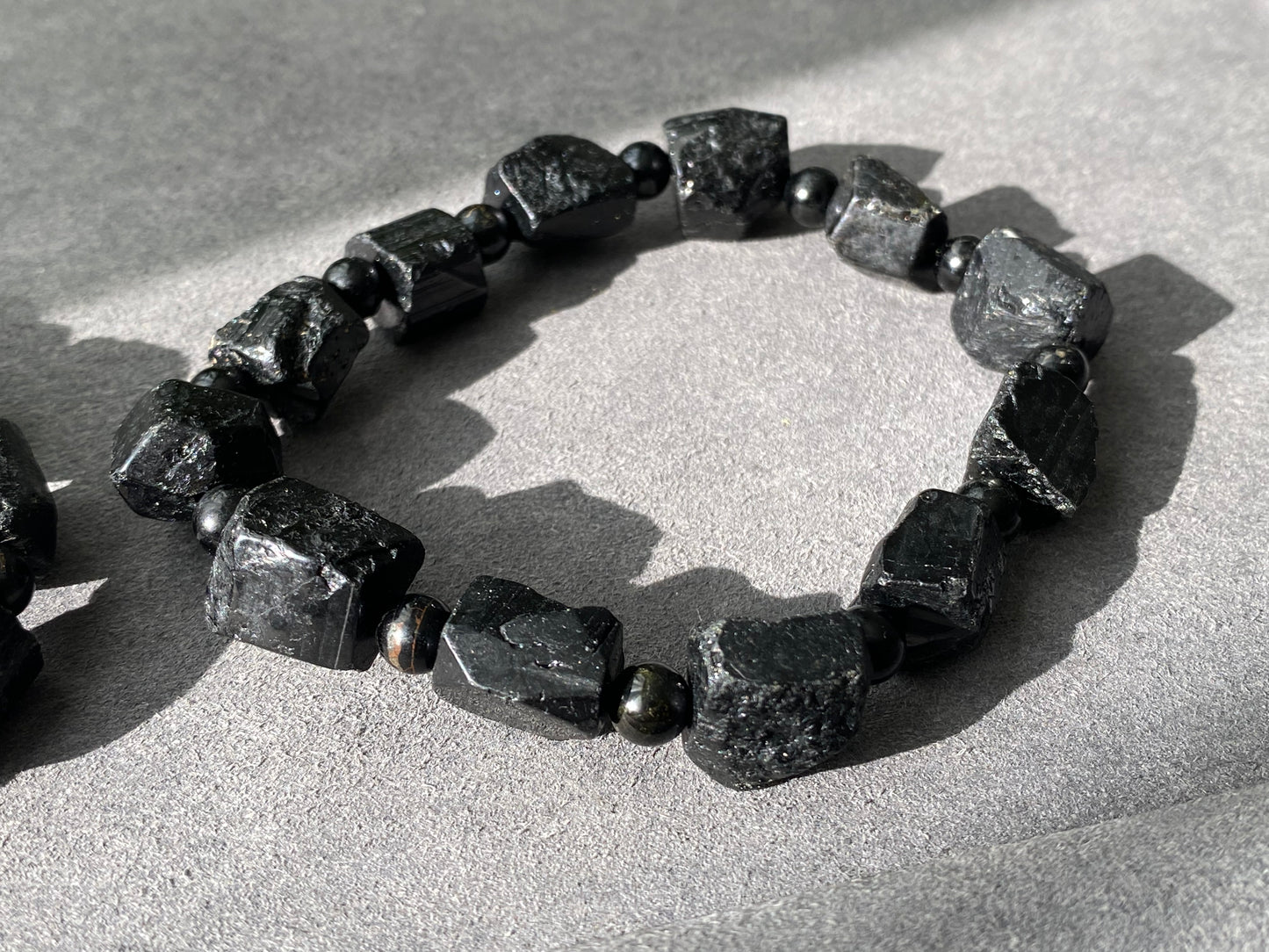 Natural Raw Protection Black Tourmaline Crystals,Meditation Stones,Yoga Crystals Raw Healing Stones Bead Bracelet