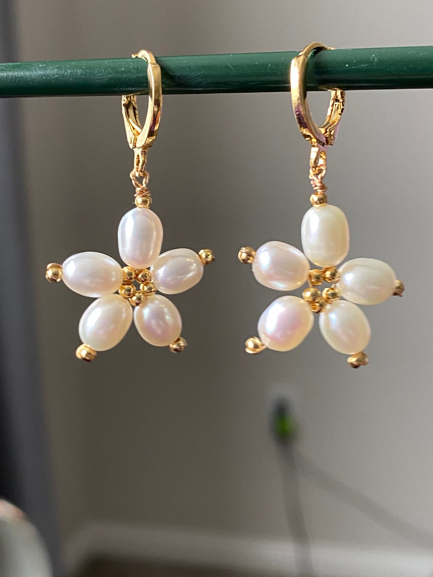 Trendy Natural lovely Freshwater pearls daisy flower shape drop dangle earring，handmade earring, gift for her