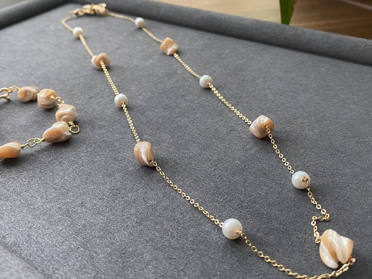 Natural Brown mother of pearls 14K gold Bracelet and Necklace set,it can Link to be long Necklace