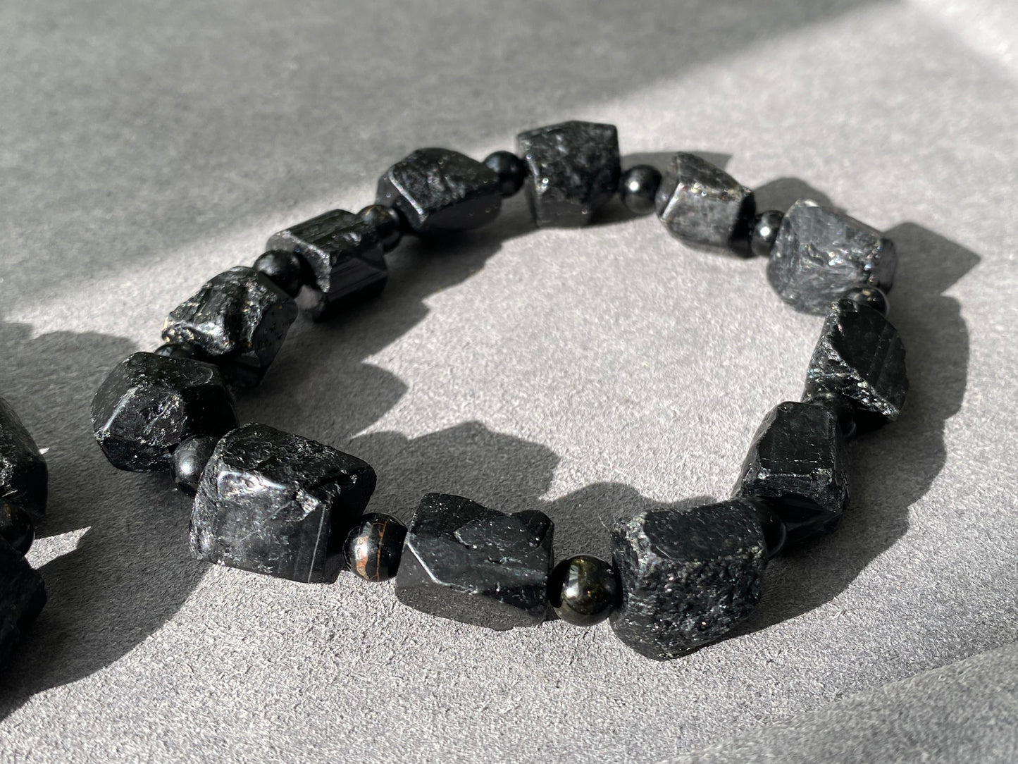 Natural Raw Protection Black Tourmaline Crystals,Meditation Stones,Yoga Crystals Raw Healing Stones Bead Bracelet