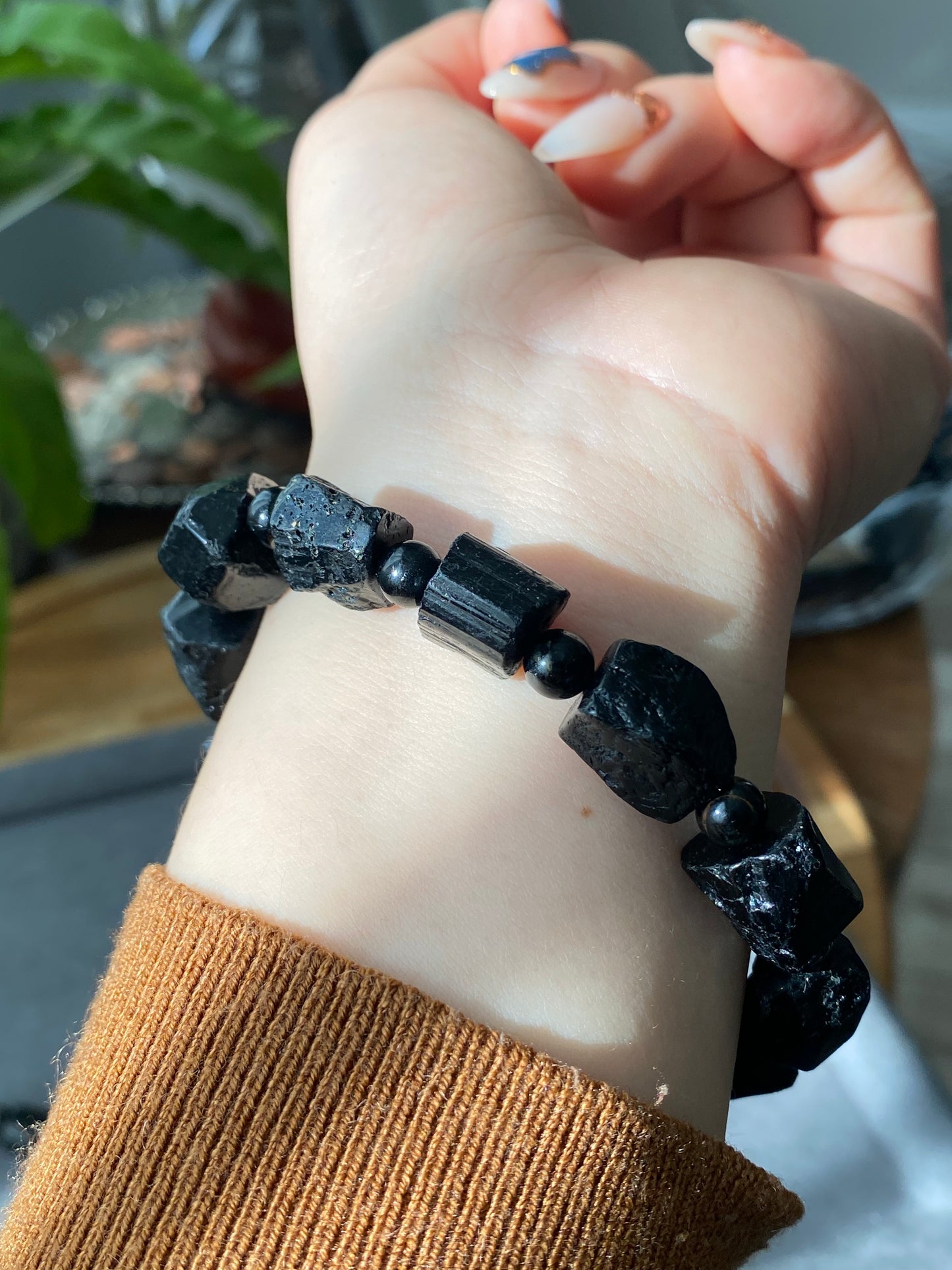 Natural Raw Protection Black Tourmaline Crystals,Meditation Stones,Yoga Crystals Raw Healing Stones Bead Bracelet